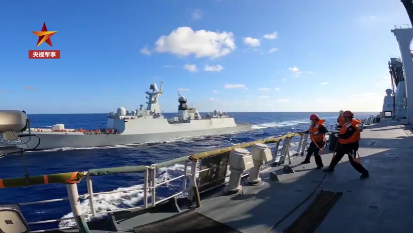 海军查干湖舰南海海域作战支援演练