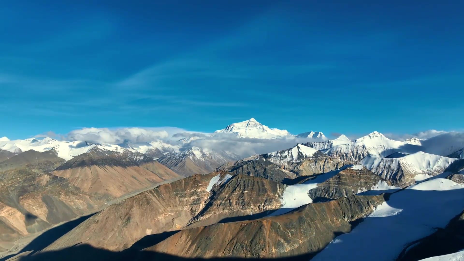 天空之眼瞰珠峰:在海拔8000米高空远眺珠峰,是什么样的体验?